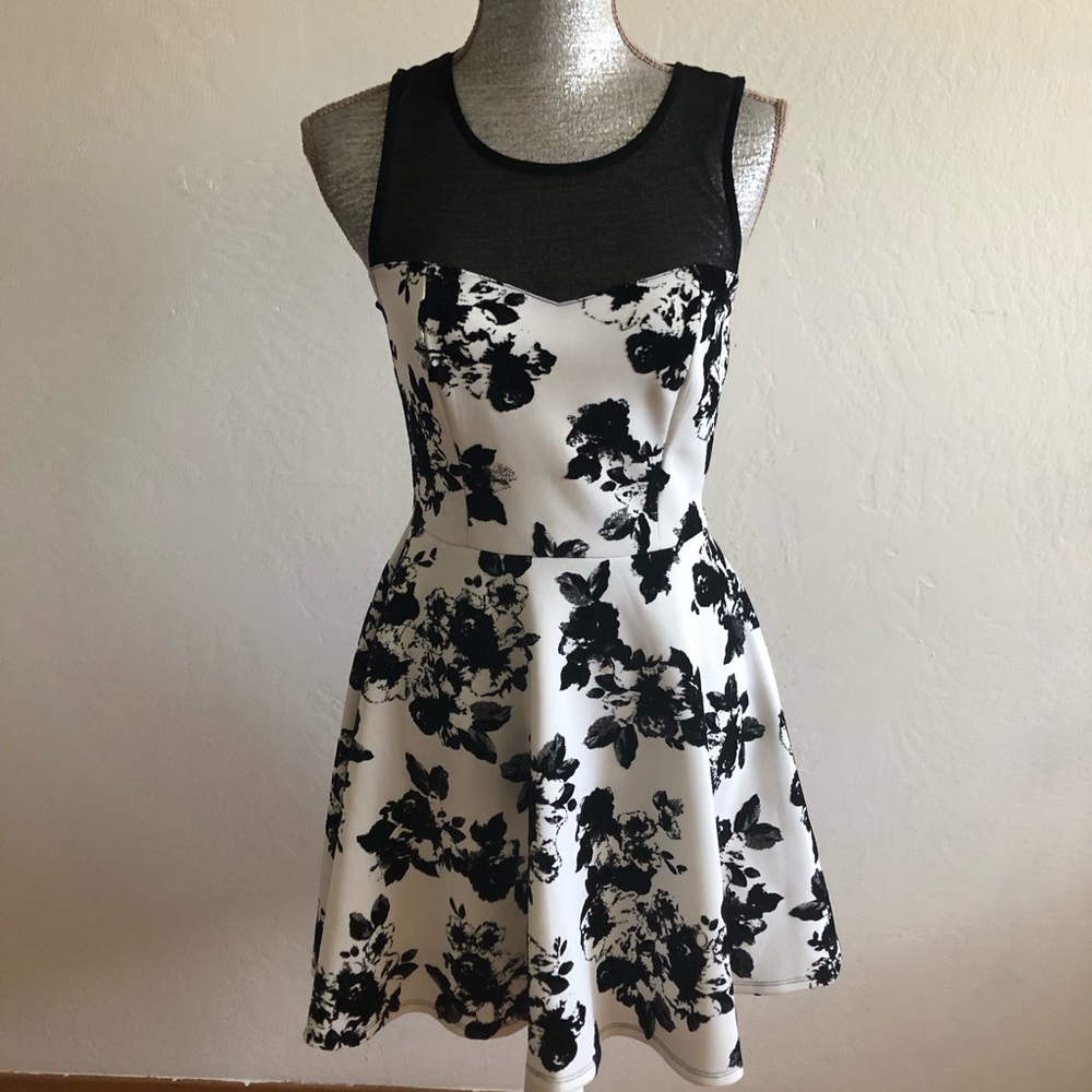 Prixxi sleeveless beautiful mini size small dress